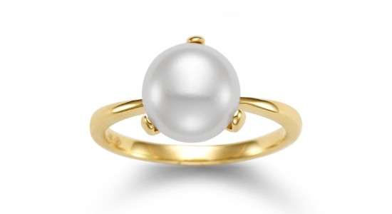 a yellow gold fashion ring featuring a large pearl center stone